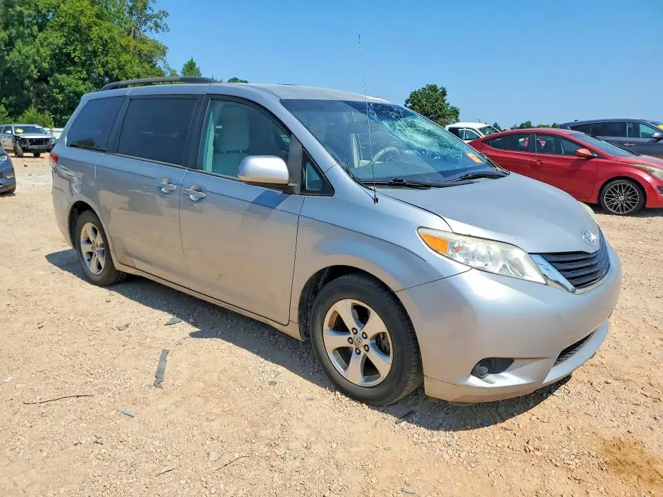 2013 TOYOTA SIENNA LE  