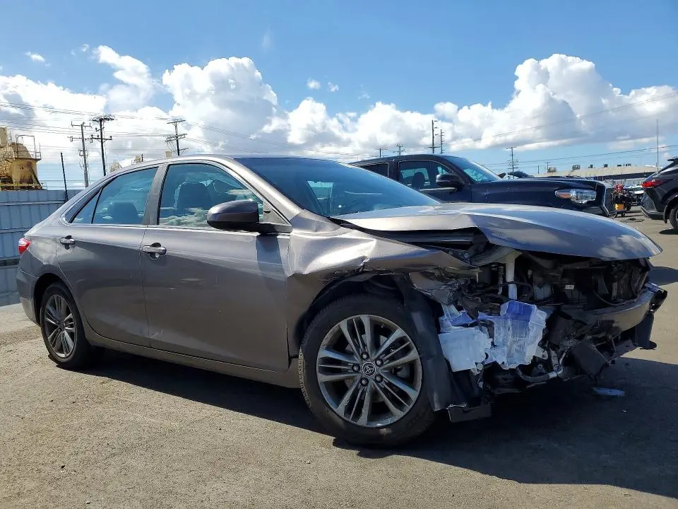 2016 TOYOTA CAMRY SE  