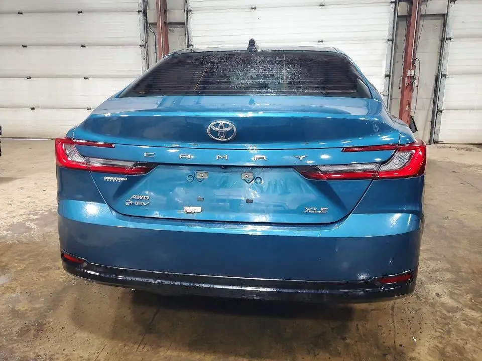 2025 TOYOTA CAMRY XLE  