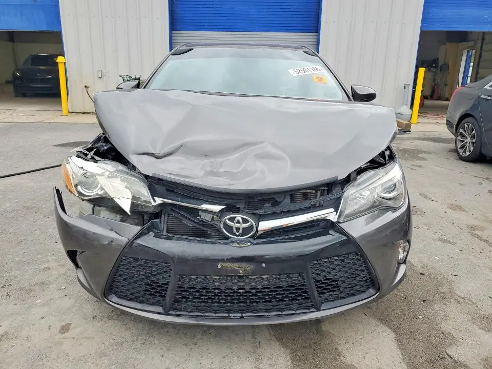 2015 TOYOTA CAMRY SE  