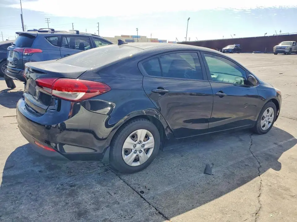 2017 KIA FORTE LX  