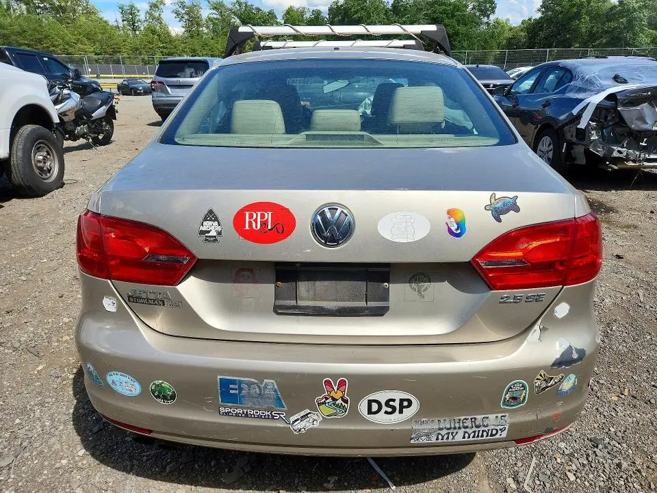 2013 VOLKSWAGEN JETTA SE  