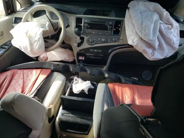 2011 TOYOTA SIENNA LE  