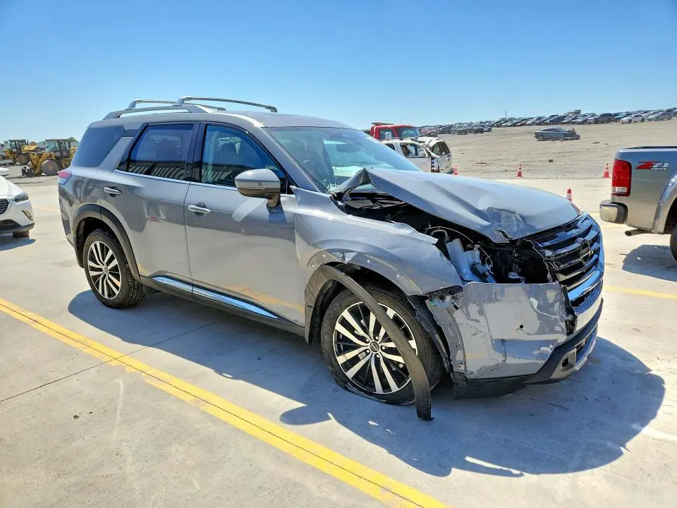 2025 NISSAN PATHFINDER PLATINUM  