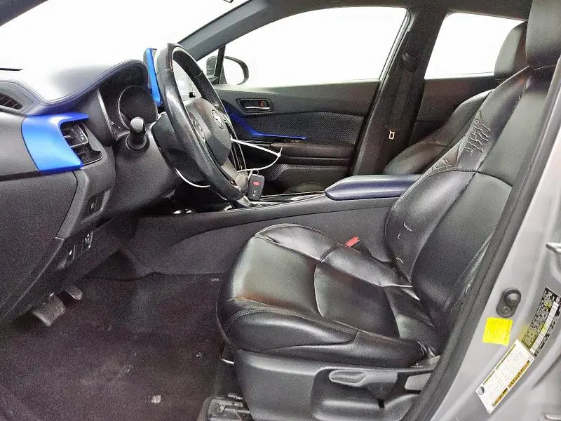 2020 TOYOTA C-HR XLE  