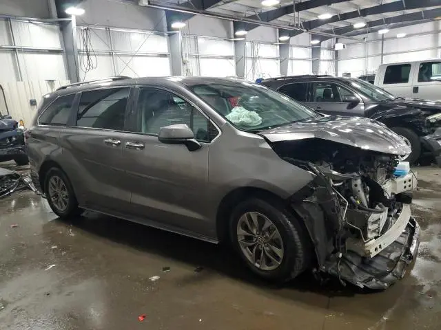 2024 TOYOTA SIENNA XLE  