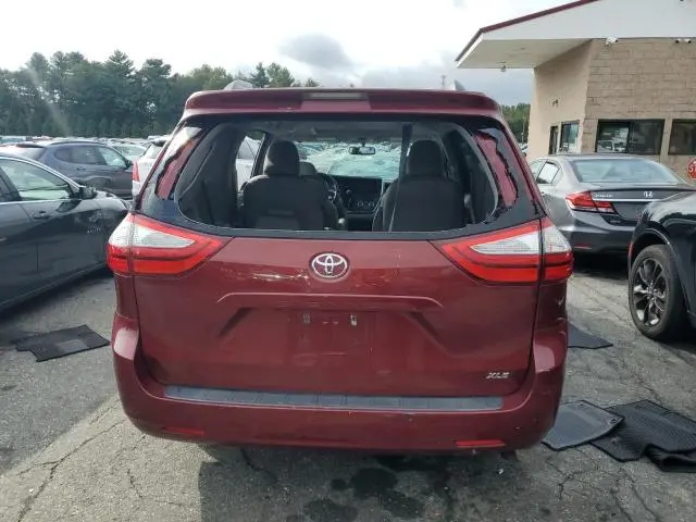 2016 TOYOTA SIENNA XLE