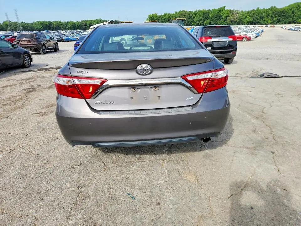 2016 TOYOTA CAMRY SE  