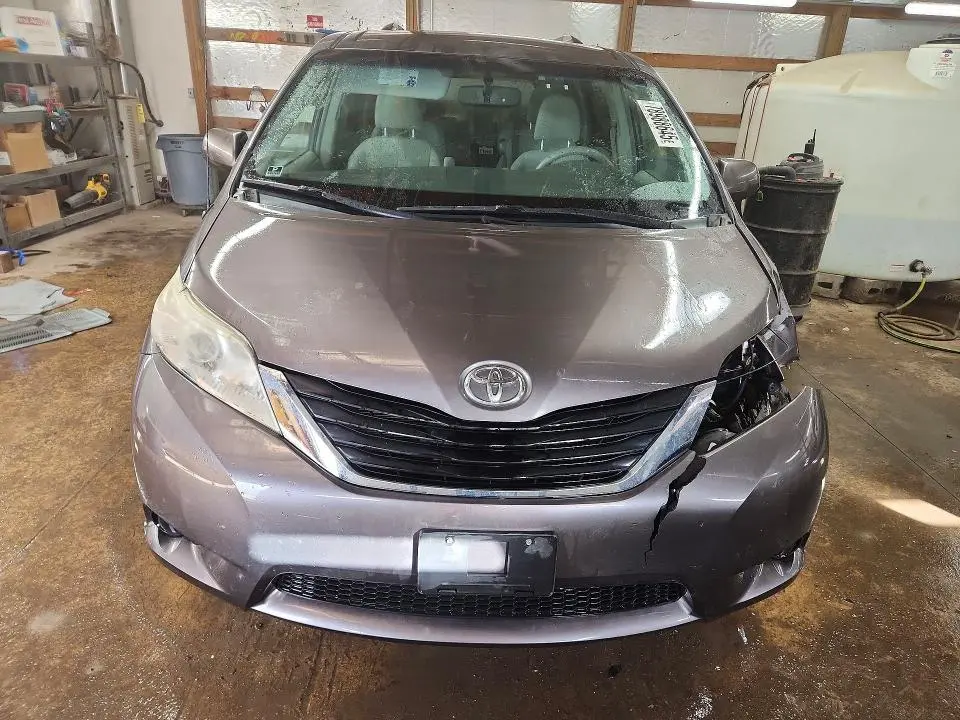 2012 TOYOTA SIENNA LE 8-PASSENGER  