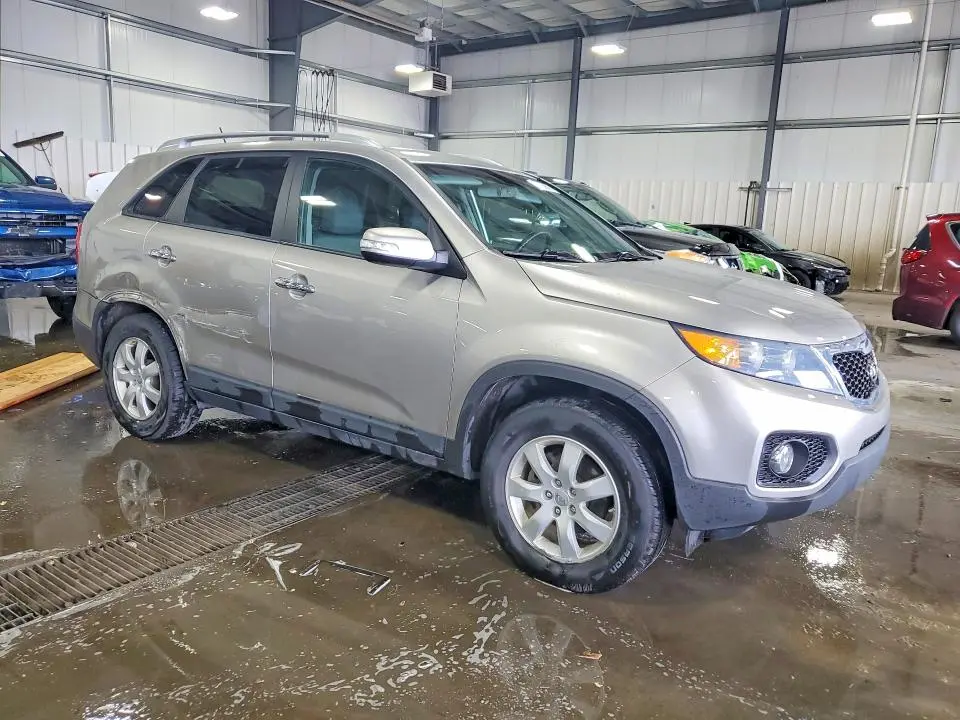 2013 KIA SORENTO LX  