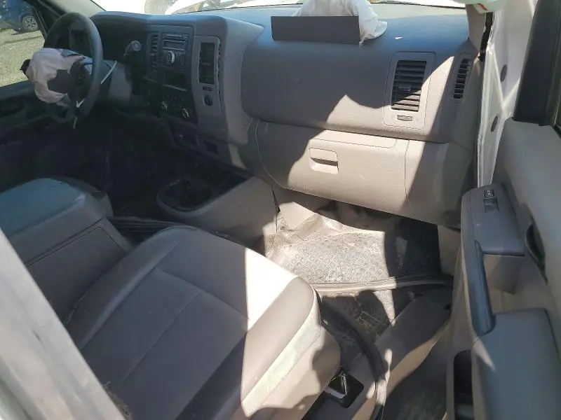 2016 NISSAN NV 2500 HD SV  