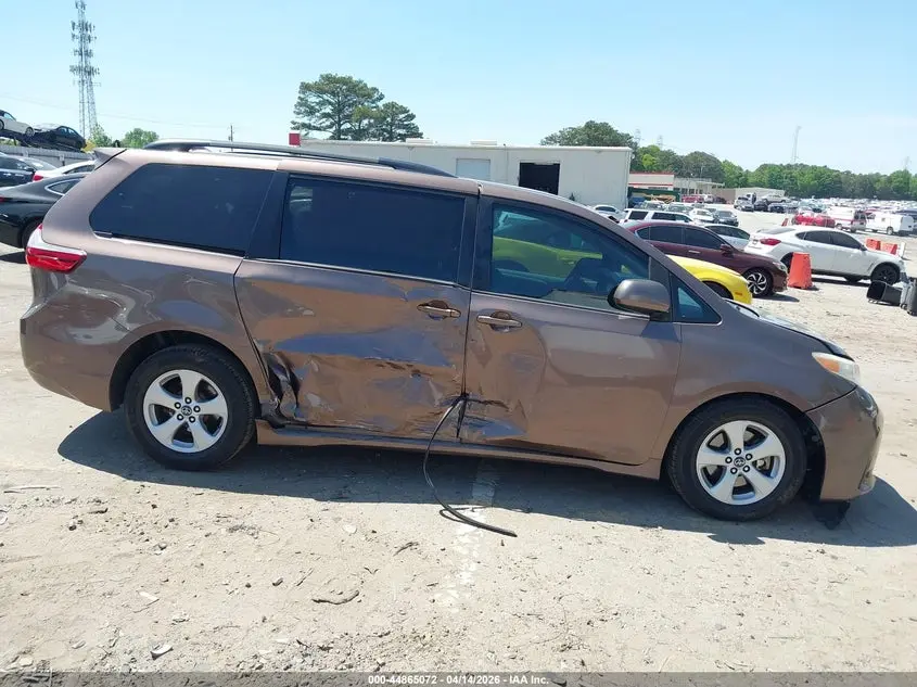 2018 TOYOTA SIENNA LE 8 PASSENGER