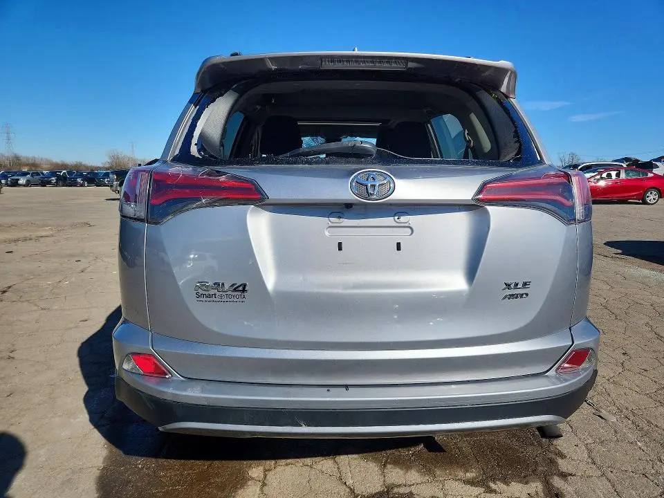 2017 TOYOTA RAV4 XLE  