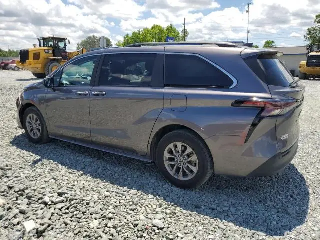 2023 TOYOTA SIENNA XLE  