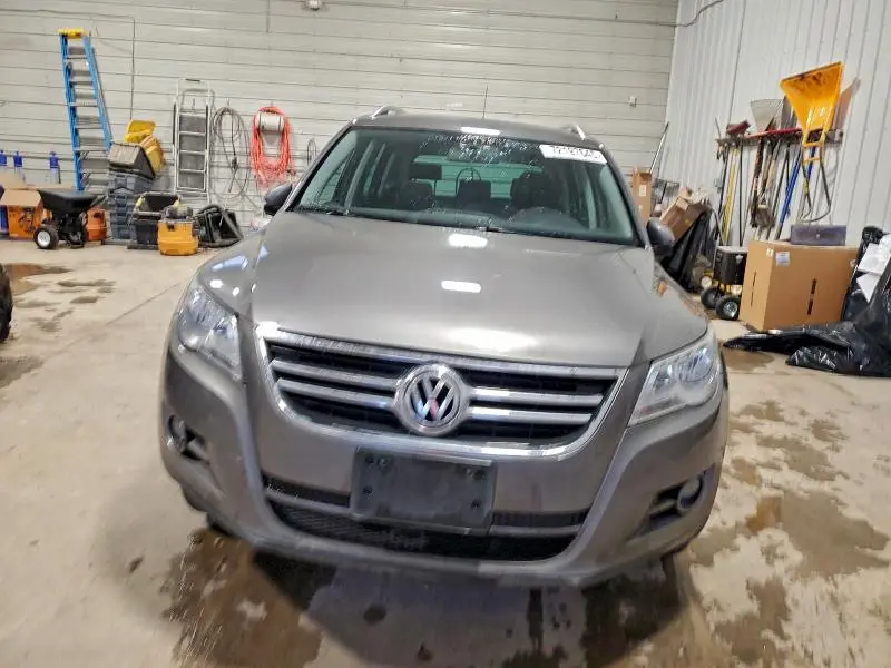 2010 VOLKSWAGEN TIGUAN SE  