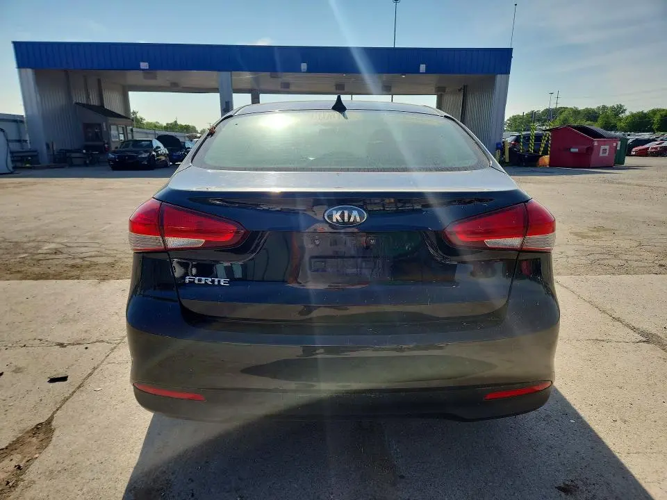2018 KIA FORTE LX  