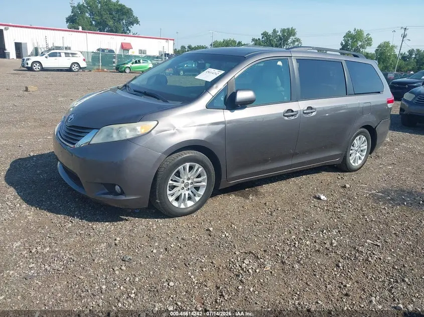 2011 TOYOTA SIENNA XLE V6