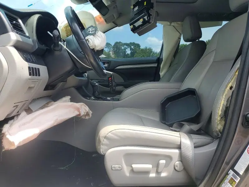 2017 TOYOTA HIGHLANDER XLE  