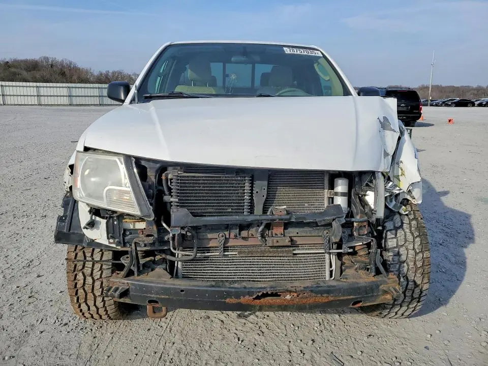 2011 NISSAN FRONTIER SV V6  