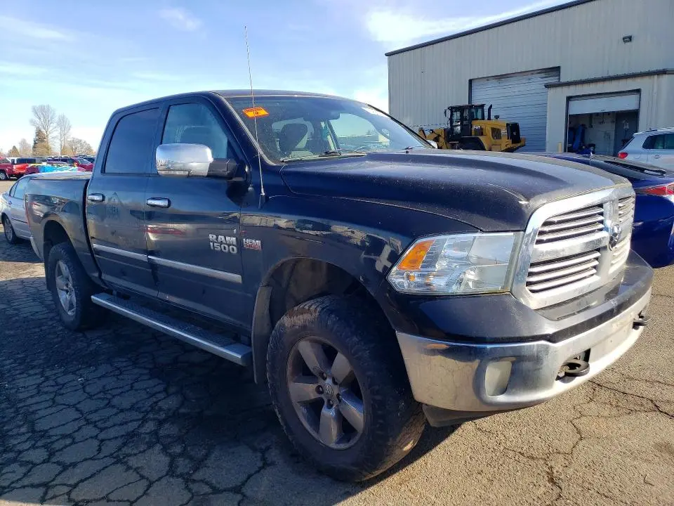 2016 RAM 1500 SLT  