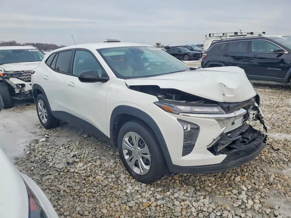 2025 CHEVROLET TRAX LS  