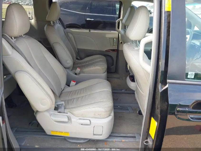 2014 TOYOTA SIENNA XLE 7 PASSENGER