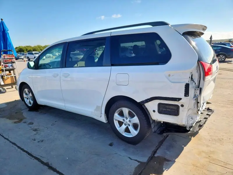 2012 TOYOTA SIENNA LE  
