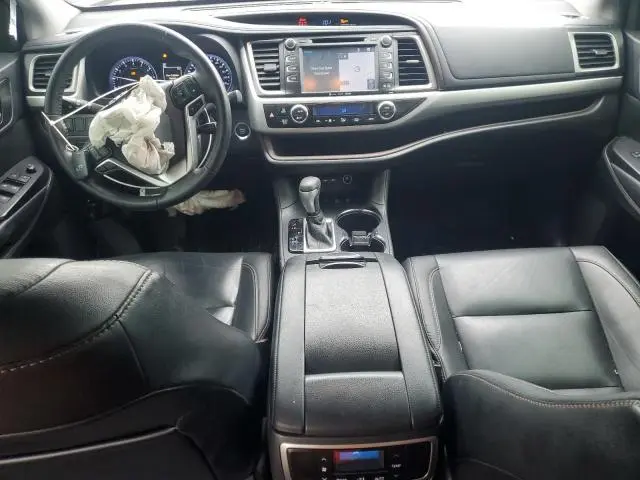 2019 TOYOTA HIGHLANDER SE  