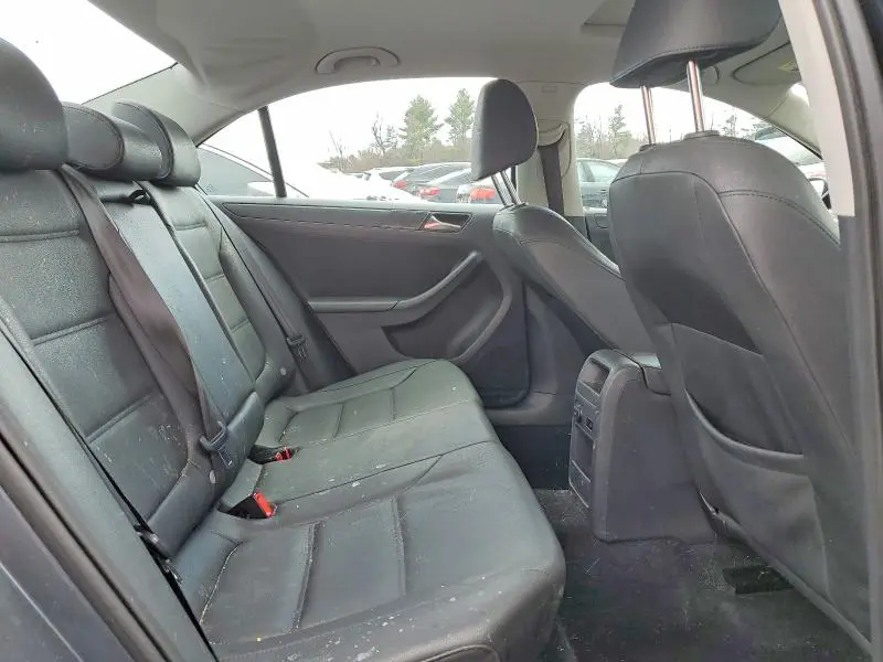 2011 VOLKSWAGEN JETTA SE  