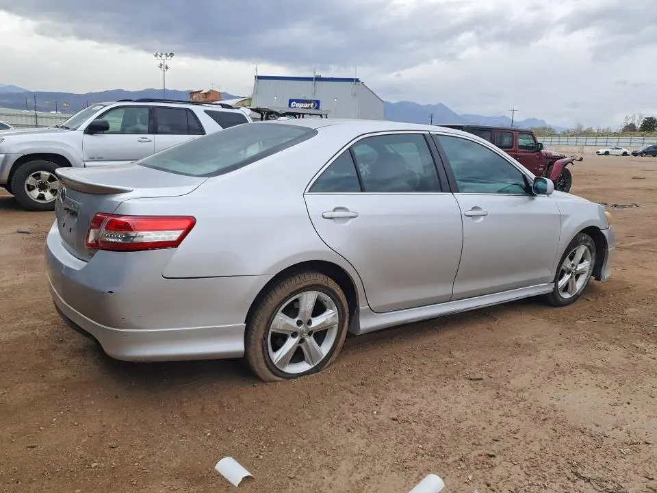 2011 TOYOTA CAMRY SE  