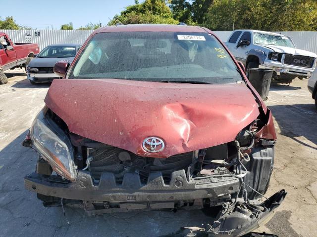 2016 TOYOTA SIENNA SE