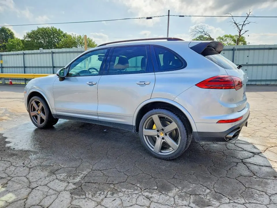 2017 PORSCHE CAYENNE   