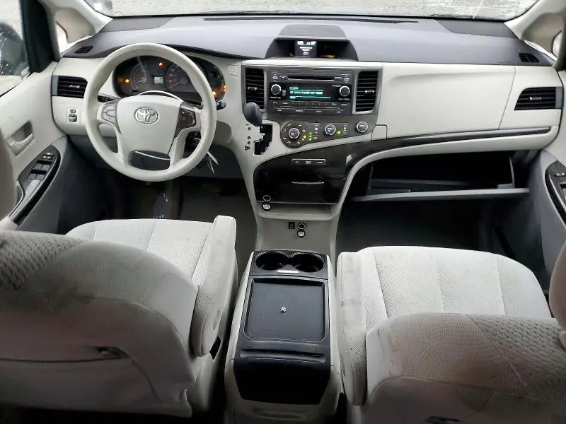 2011 TOYOTA SIENNA LE  