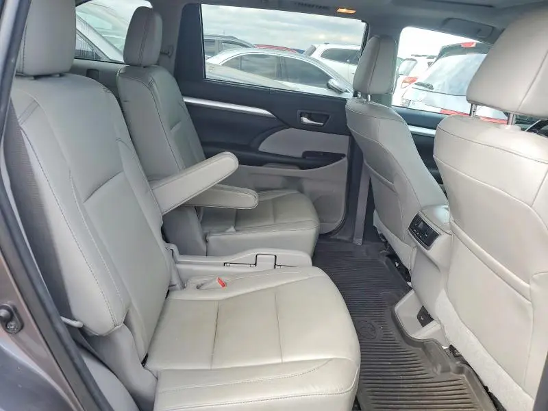 2017 TOYOTA HIGHLANDER XLE  