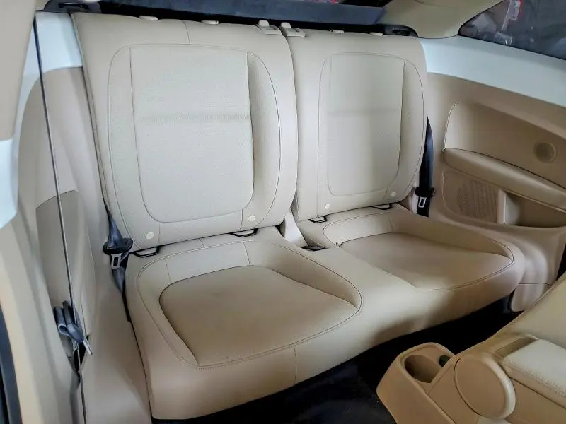 2019 VOLKSWAGEN BEETLE SE  