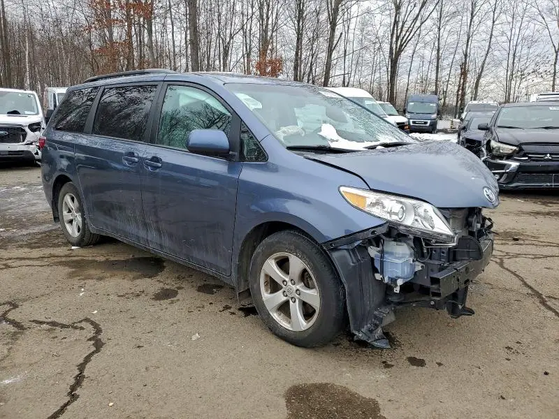 2017 TOYOTA SIENNA LE  