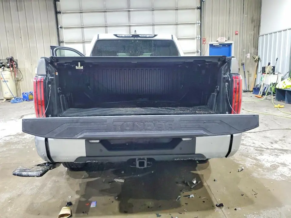 2025 TOYOTA TUNDRA PLATINUM  
