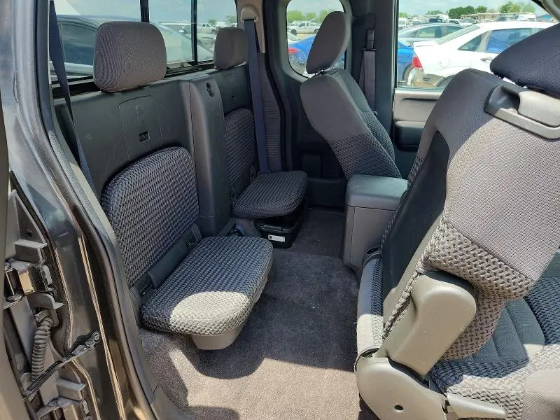 2011 NISSAN FRONTIER SV V6  
