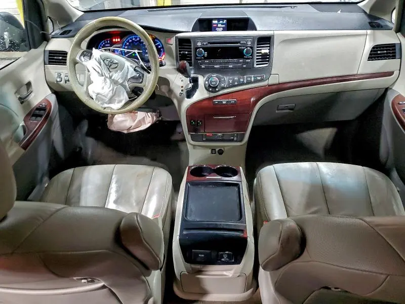 2011 TOYOTA SIENNA XLE  