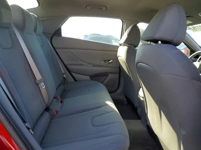 2022 HYUNDAI ELANTRA SE  