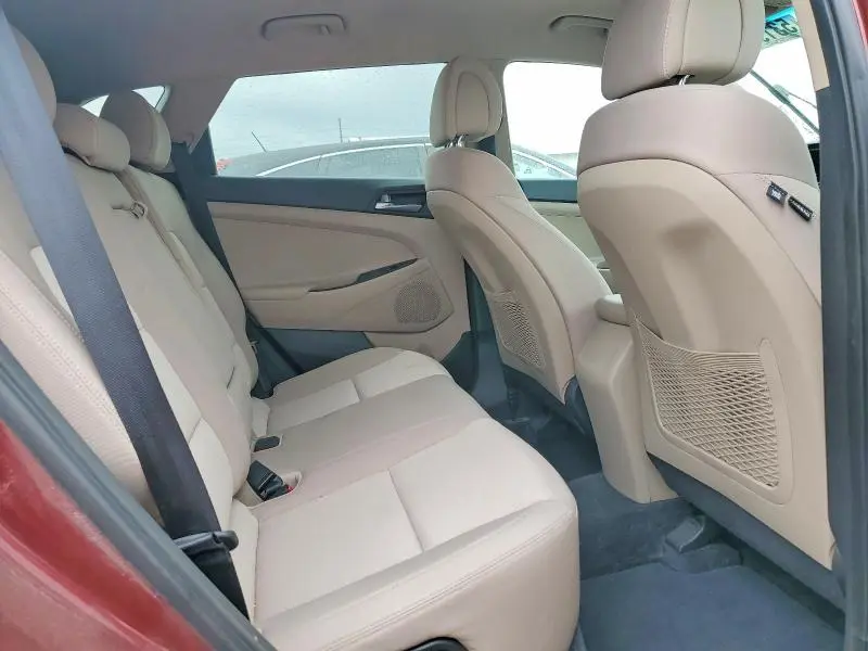 2017 HYUNDAI TUCSON SE  