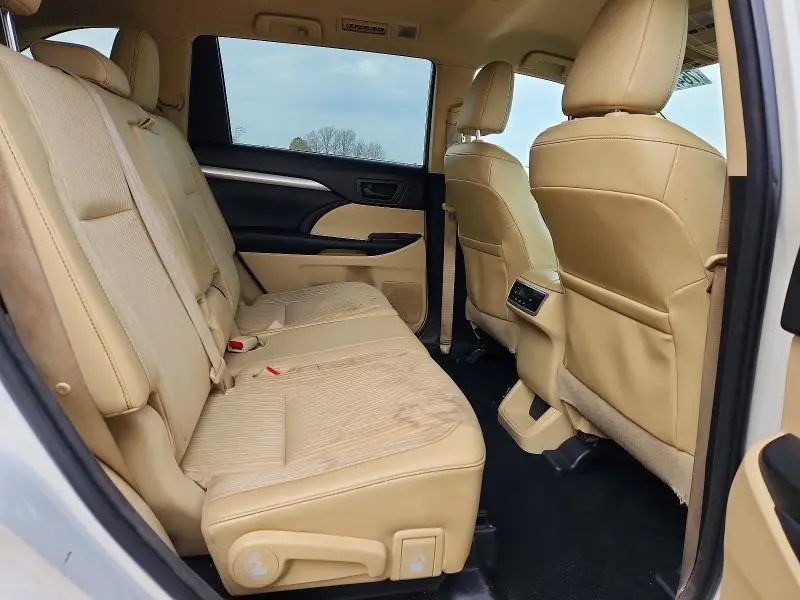 2015 TOYOTA HIGHLANDER LE  