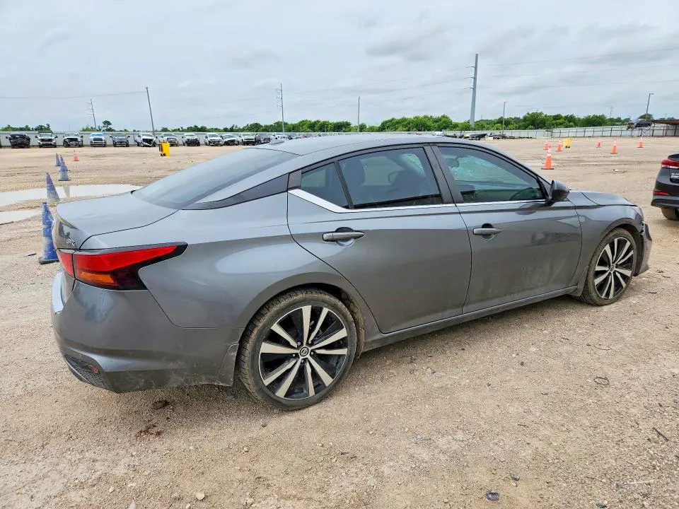 2022 NISSAN ALTIMA SR  