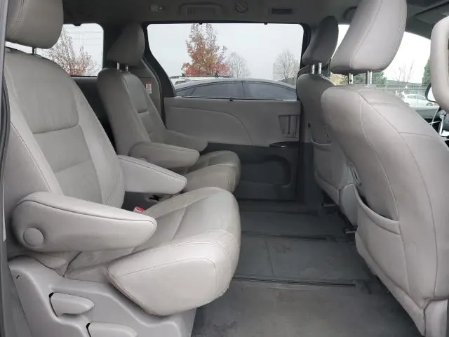 2015 TOYOTA SIENNA XLE  