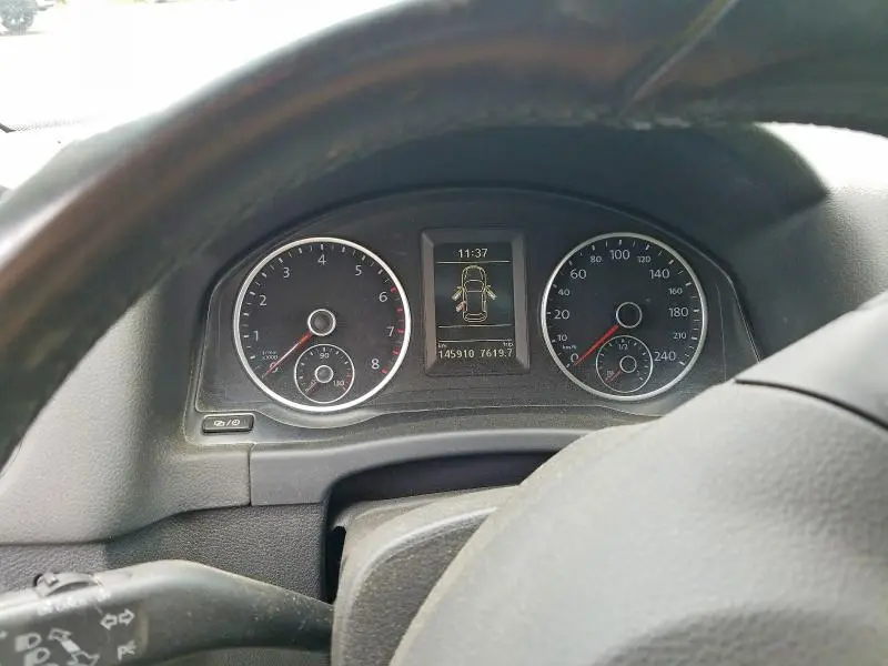 2013 VOLKSWAGEN TIGUAN S  
