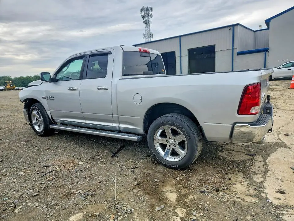2016 RAM 1500 SLT  