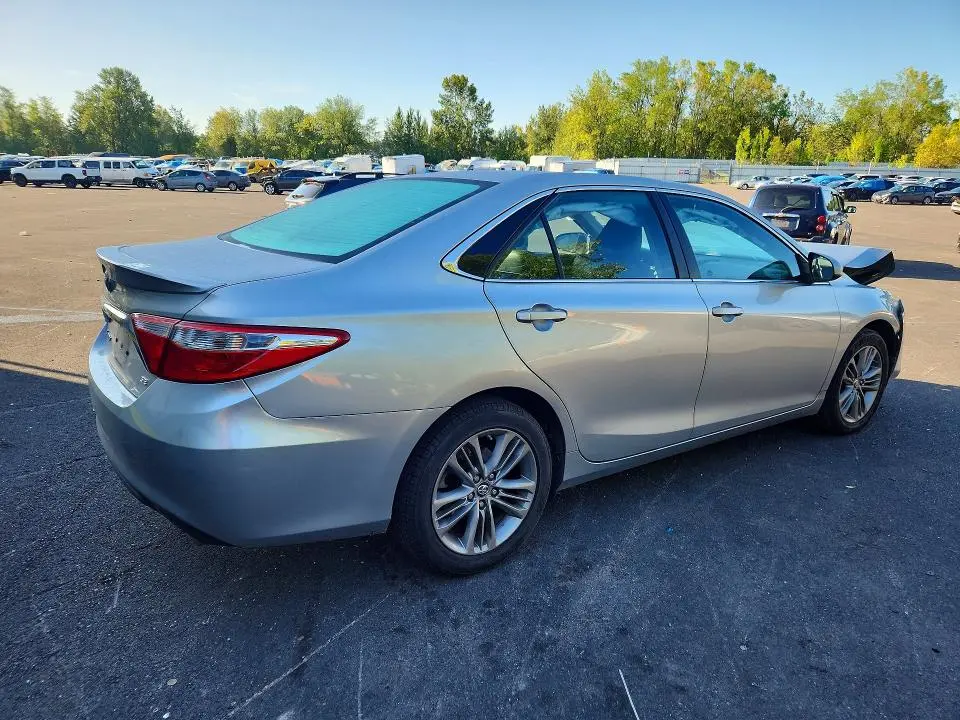 2016 TOYOTA CAMRY SE  