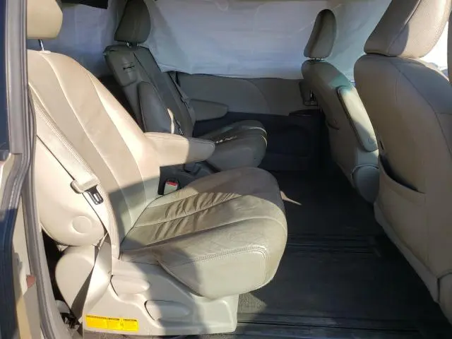 2011 TOYOTA SIENNA XLE