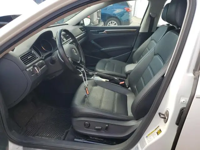 2016 VOLKSWAGEN PASSAT SE  
