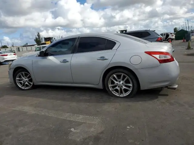 2010 NISSAN MAXIMA S  